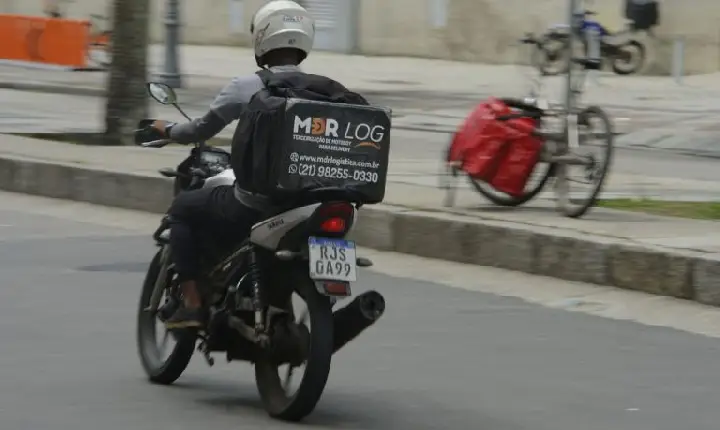 Comissão adia votação de projeto sobre regulamentação do trabalho por aplicativo