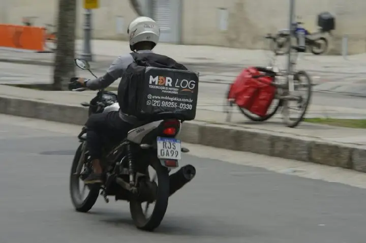 Comissão adia votação de projeto sobre regulamentação do trabalho por aplicativo