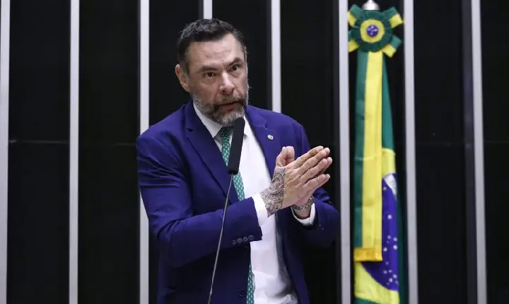 Comissão aprova acompanhante para pessoa com autismo ou Down em exame de direção veicular