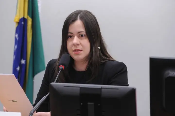 Comissão aprova agravante para violência institucional contra mulher vítima de violência doméstica