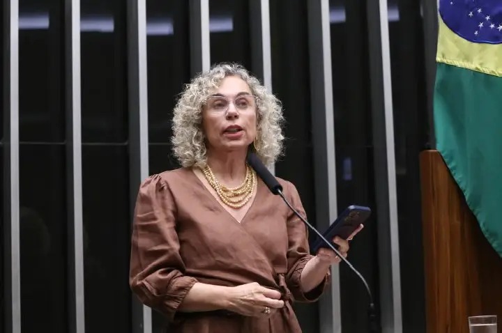 Comissão aprova ampliação da licença-paternidade para pais de bebês prematuros