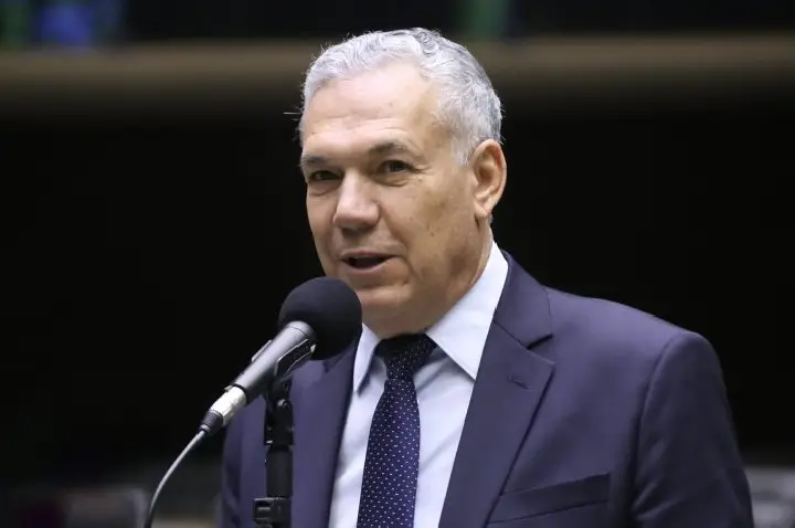 Comissão aprova atendimento telefônico exclusivo para pessoas idosas em bancos