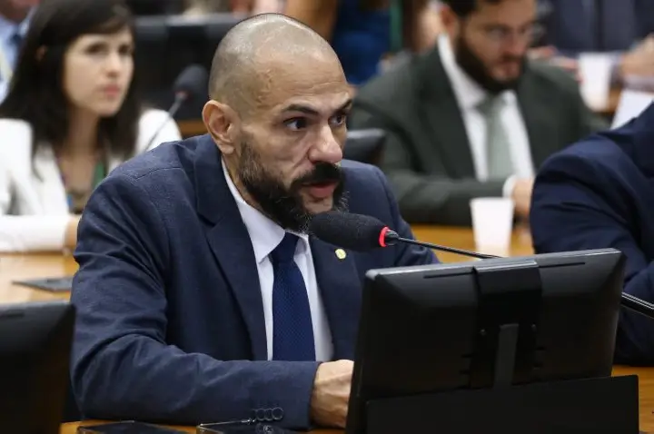 Comissão aprova classificação de repelentes e protetores solares como bens essenciais