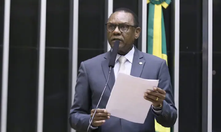 Comissão aprova criação de programa nacional contra o etarismo