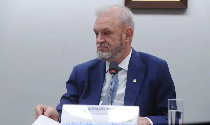 Comissão aprova criação do Farmácia Popular Digital com entrega em casa para idosos