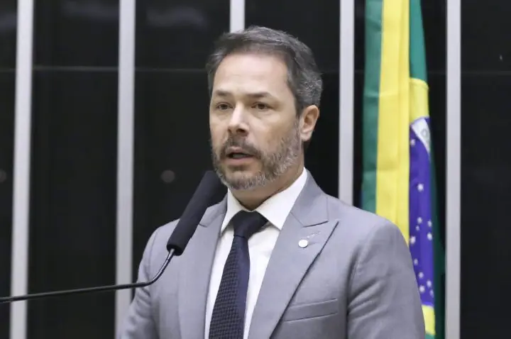 Comissão aprova desconto na conta de luz para pessoas em tratamento de câncer