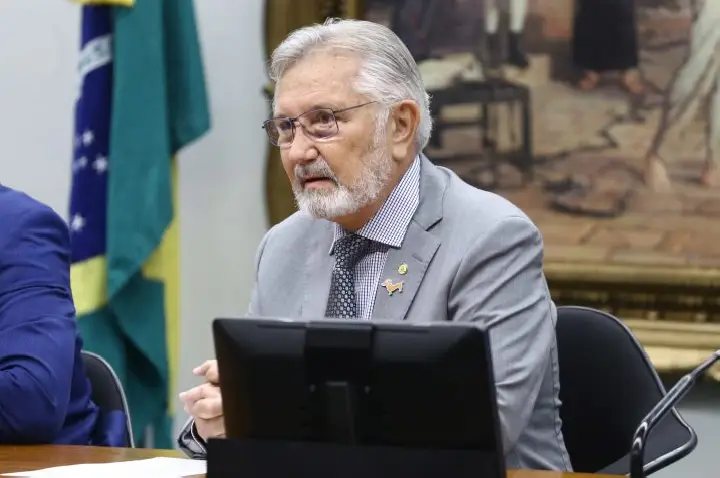 Comissão aprova endurecimento de pena para proteger mulheres de agressores presos