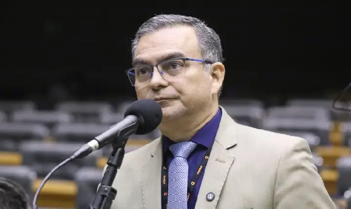 Comissão aprova exigência de documentação do médico para encomendar carimbo ou receituário