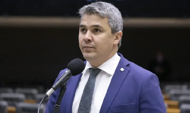 Comissão aprova fala sobre Santos Dumont em voos domésticos em outubro
