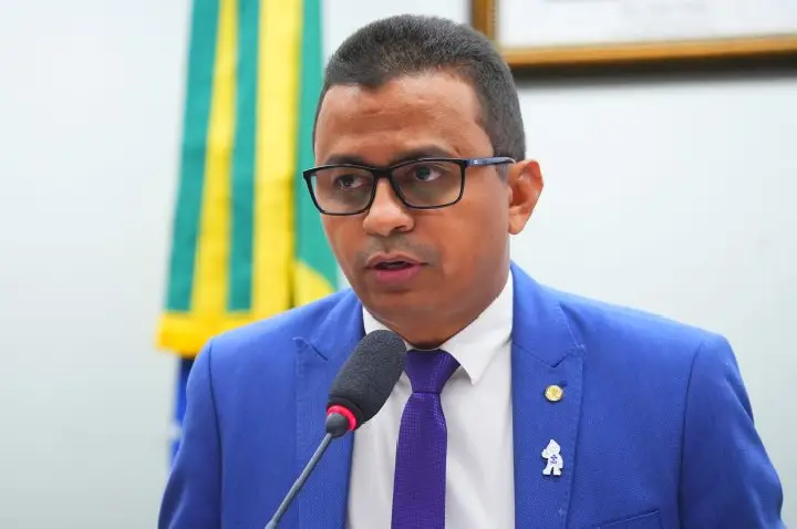 Comissão aprova garantia de atendimento acessível às pessoas surdas na administração pública
