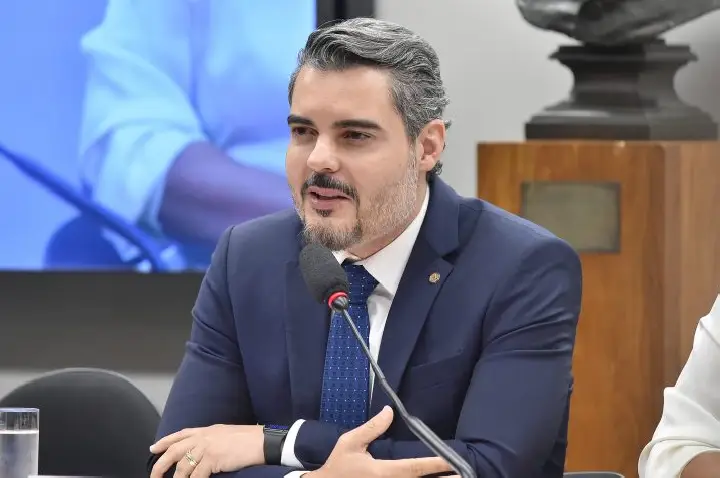 Comissão aprova inclusão de faixas exclusivas para motos na Política Nacional de Mobilidade Urbana