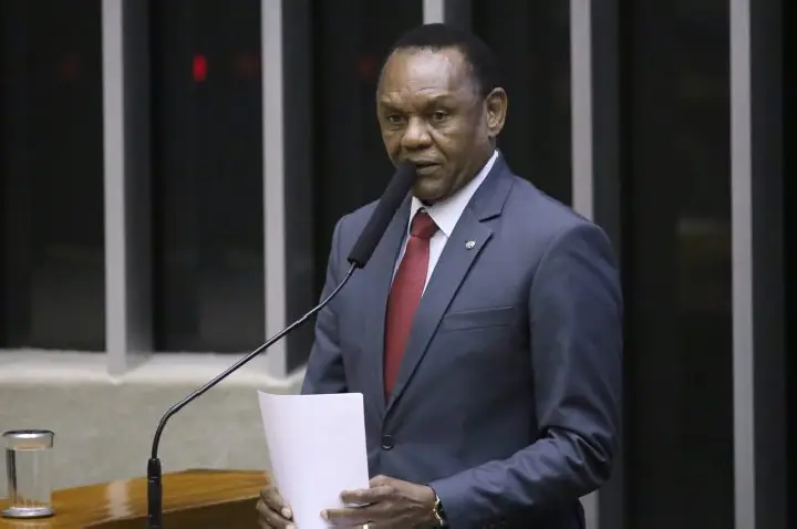 Comissão aprova isenção de impostos em inscrições de atletas profissionais para torneios no exterior