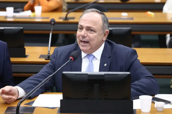 Comissão aprova novas regras para blindagem de tetos solares e prevê proteção parcial