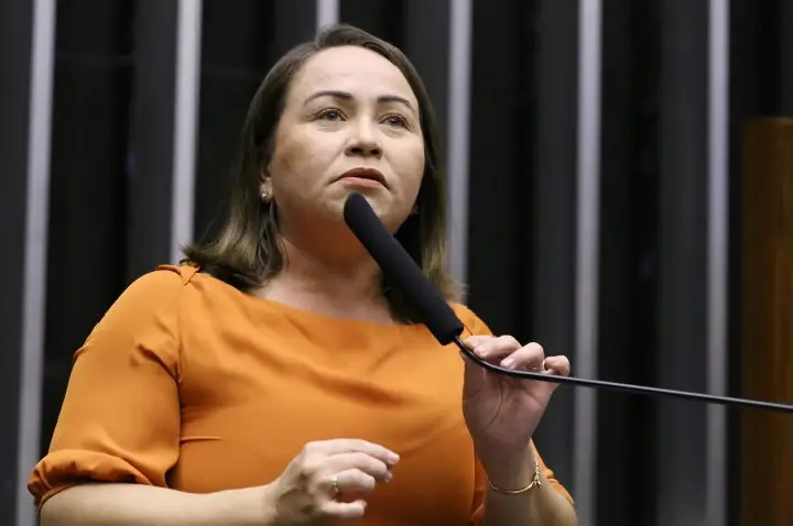 Comissão aprova obrigação de hospitais providenciarem acompanhante para pessoa com deficiência