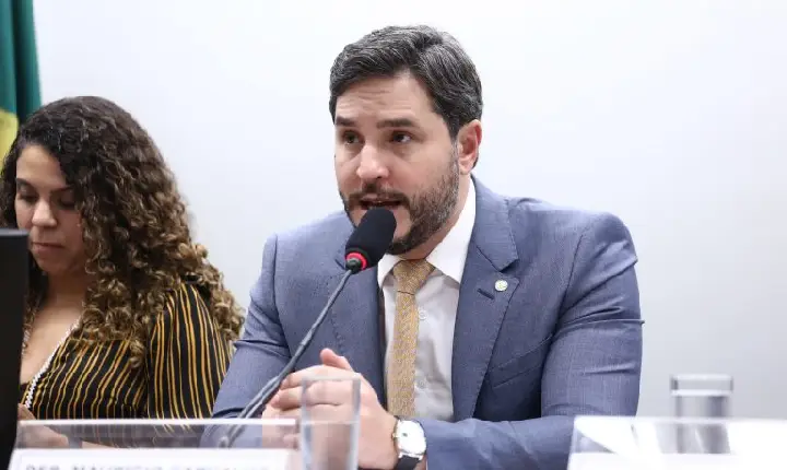 Comissão aprova obrigatoriedade de infraestrutura adequada em escolas públicas