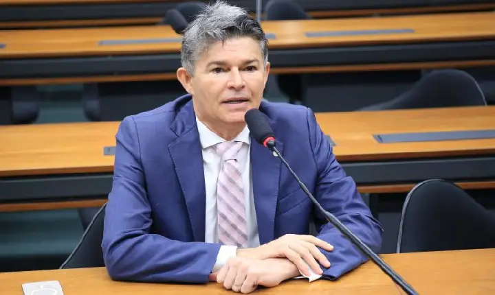 Comissão aprova permissão para trabalhador descontar valor do aluguel direto no salário