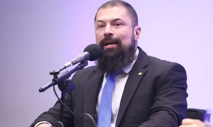 Comissão aprova porte de arma para atiradores com mais de um ano de registro