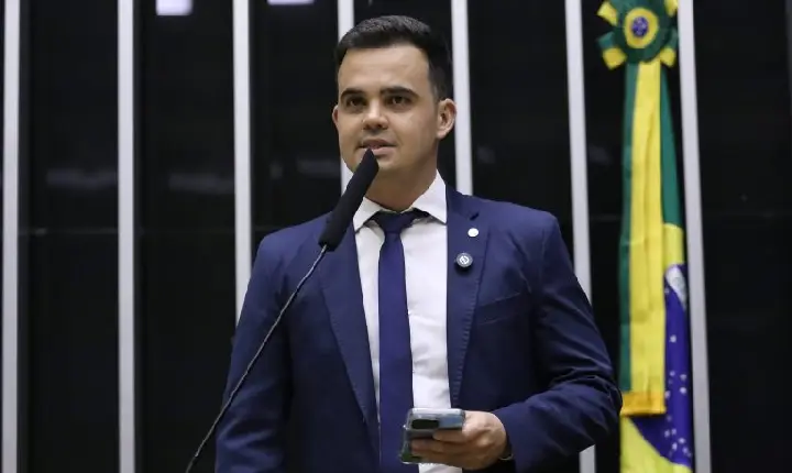 Comissão aprova porte de arma para donos de lojas de armas e diretores de clubes de tiro