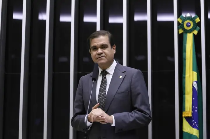 Comissão aprova prazo máximo de dez dias antes da viagem para agência de turismo emitir bilhete aéreo