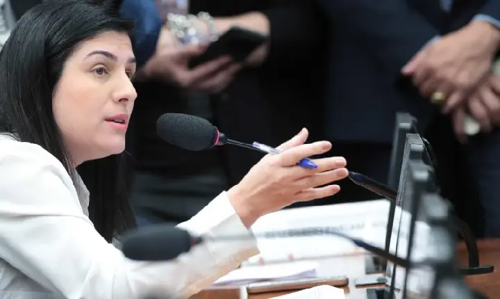 Comissão aprova prioridade no SUS para mulher que perde filho na gravidez ou no parto