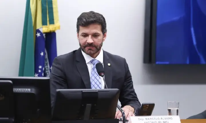 Comissão aprova programa de emprego no setor de turismo que permite manter Bolsa Família