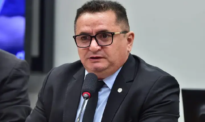 Comissão aprova proibição de cobrança de taxa por documentos em faculdades privadas