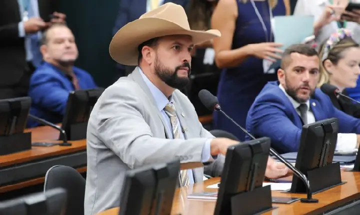 Comissão aprova projeto que ajusta legislação sobre transportador rodoviário de cargas