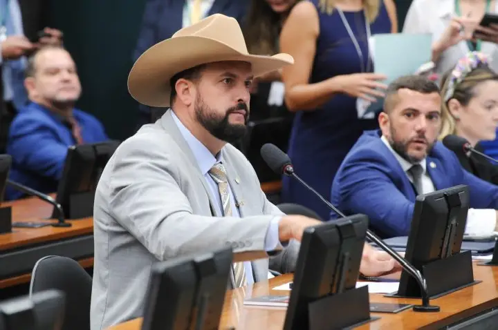 Comissão aprova projeto que ajusta legislação sobre transportador rodoviário de cargas