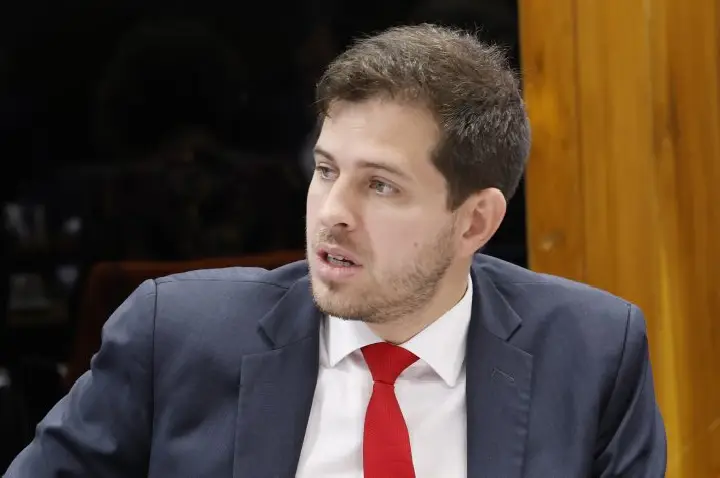 Comissão aprova projeto que amplia isenção de ISS para exportações de serviços