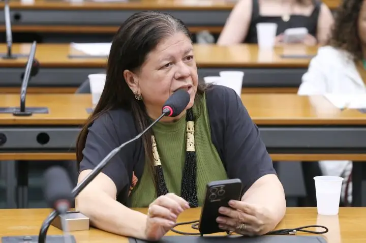 Comissão aprova projeto que amplia pausas para amamentação no trabalho