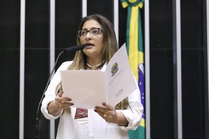 Comissão aprova projeto que dá mais prazo para gestante tirar carteira de motorista