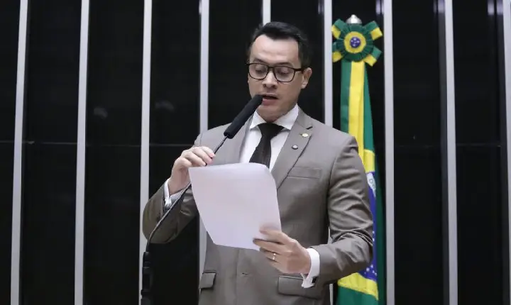 Comissão aprova projeto que dá previsão legal para Disque 100 e prioriza pessoa idosa na telessaúde