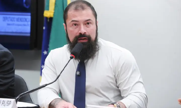 Comissão aprova projeto que equipara comércio de cigarro ilegal ao tráfico de drogas