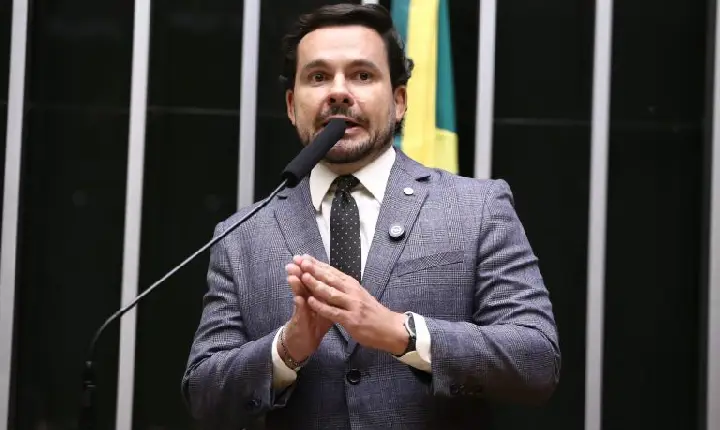 Comissão aprova projeto que exige certidão de antecedentes criminais para casamento