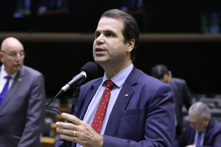 Comissão aprova projeto que exige oferta de material escolar adequado a estudantes com deficiência