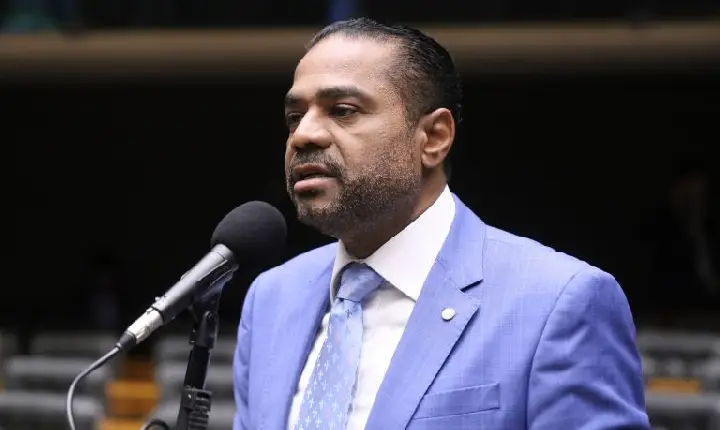 Comissão aprova projeto que inclui templos religiosos em programa de energia renovável