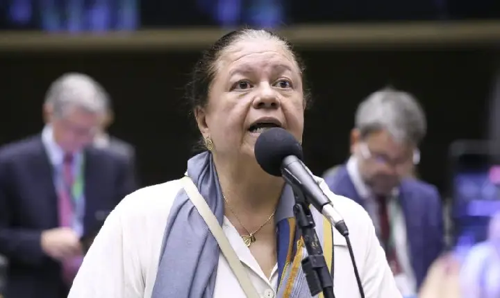 Comissão aprova projeto que limita acumulação da aposentadoria de ex-congressista com mandato local