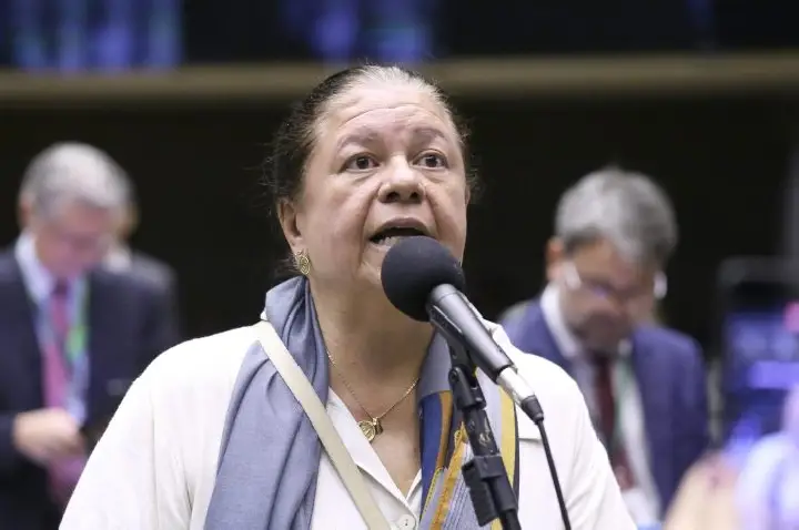 Comissão aprova projeto que limita acumulação da aposentadoria de ex-congressista com mandato local