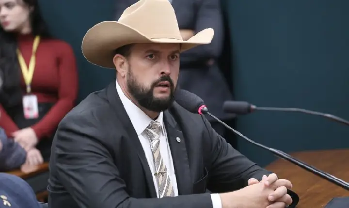 Comissão aprova projeto que muda regras para homenagens em rodovias federais