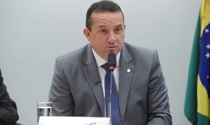 Comissão aprova projeto que obriga aplicativos de mensagens a combater clonagem de contas