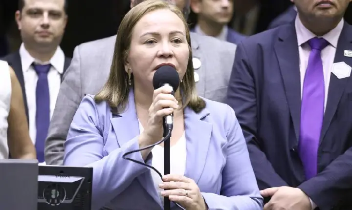 Comissão aprova projeto que obriga enfermeiros autônomos a emitir nota fiscal eletrônica