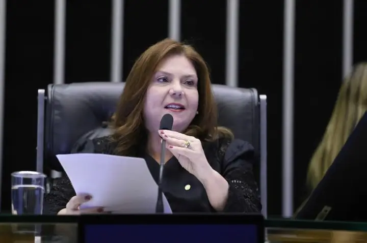 Comissão aprova projeto que obriga hospitais a orientar pais de recém-nascidos sobre primeiros socorros