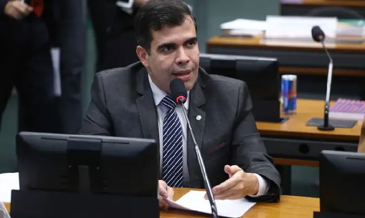 Comissão aprova projeto que permite ao juiz decretar divórcio mesmo com disputa sobre bens