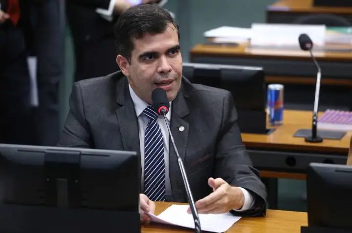 Comissão aprova projeto que permite ao juiz decretar divórcio mesmo com disputa sobre bens