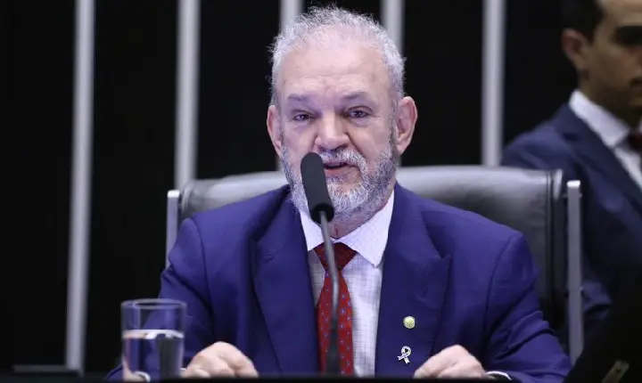 Comissão aprova projeto que permite isenção e dedução do IR para pessoa com deficiência grave ou moderada
