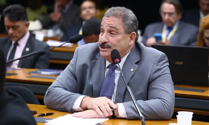 Comissão aprova projeto que pretende tornar a internet mais segura e acessível para idosos
