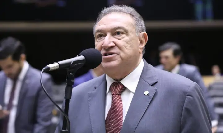 Comissão aprova projeto que prevê ajuda do governo para reconstruir casas em área atingida por desastres