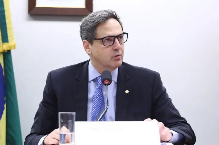 Comissão aprova projeto que prevê controle do Congresso sobre contas de empresas supranacionais