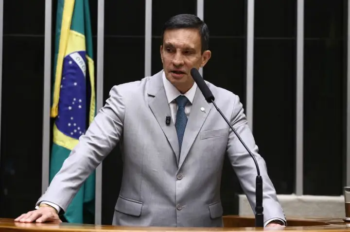 Comissão aprova projeto que prevê engajamento de alunos no cuidado com o espaço escolar