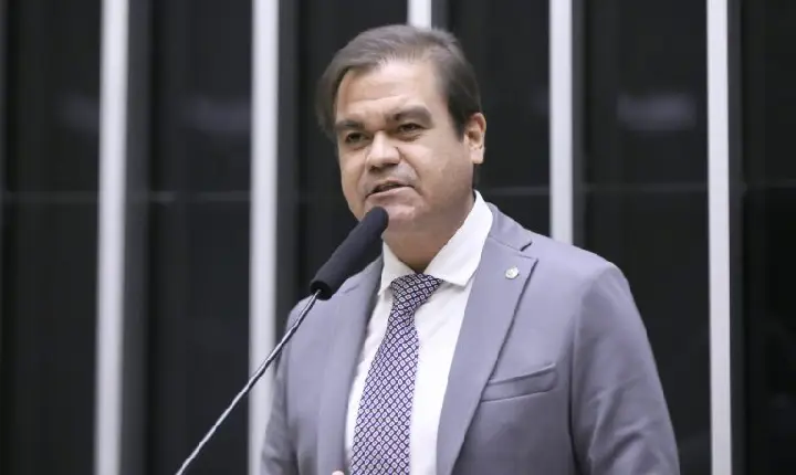 Comissão aprova projeto que prevê multa para veículo estacionado em acesso para pessoa com deficiência